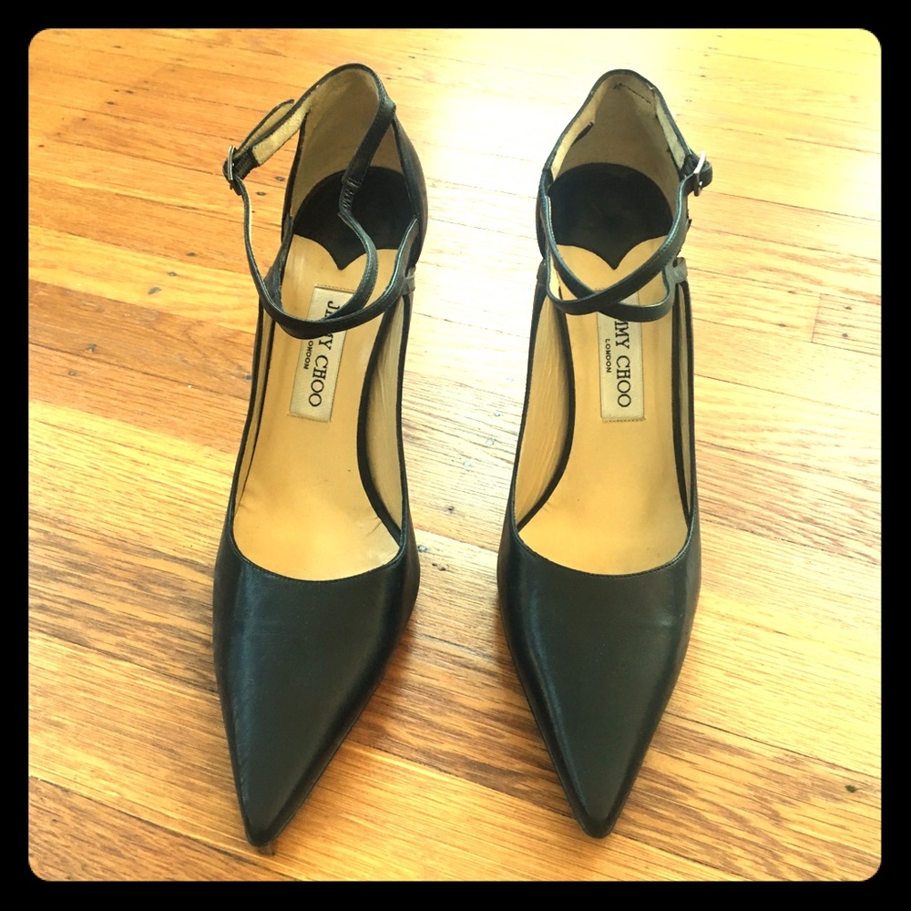 Jimmy Choo pointed black leather heals. Size 41.